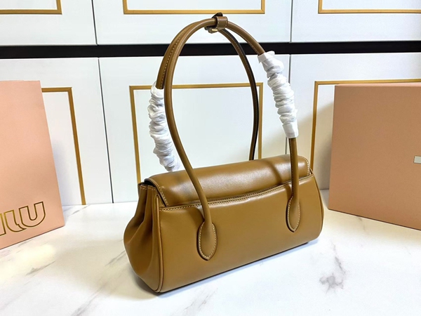 スーパーコピーブランドバッグ側面デザイン